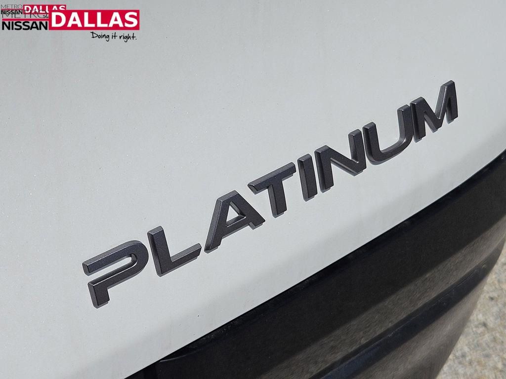 Vehicle image 12 of 28