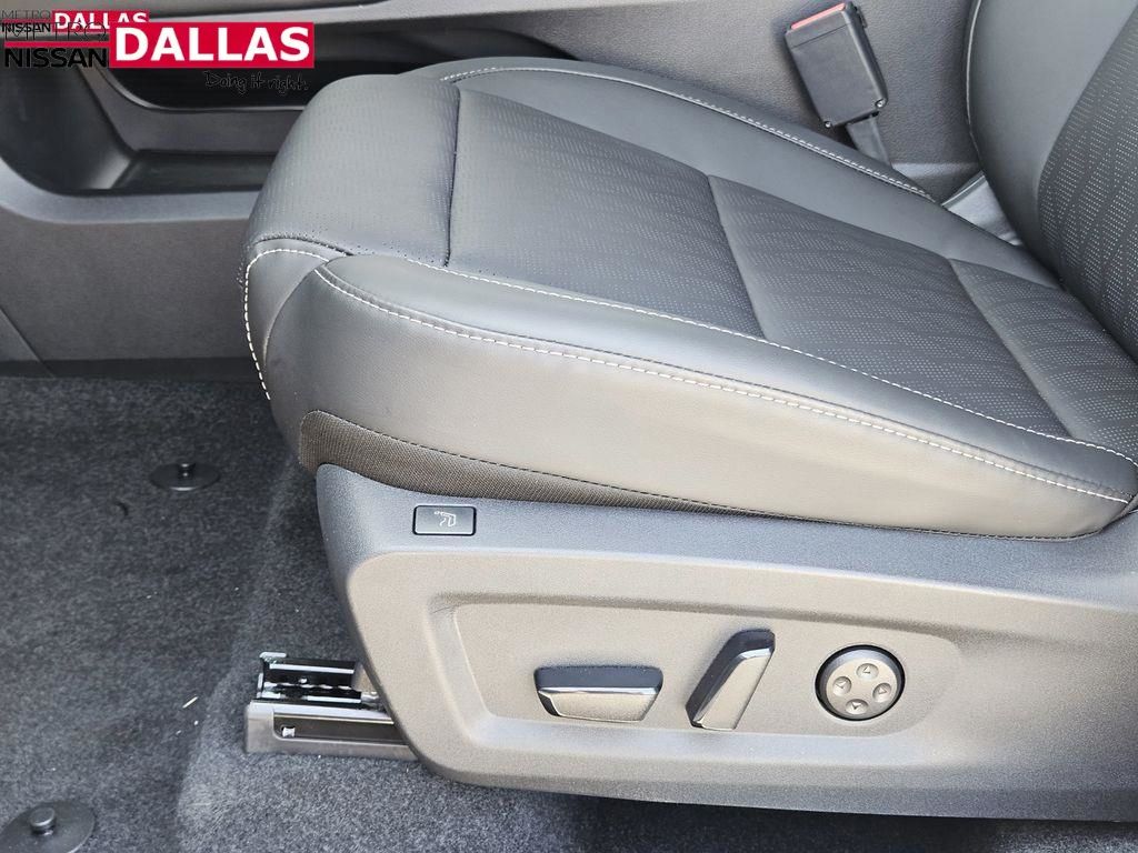 Vehicle image 23 of 28