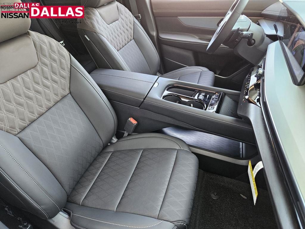 Vehicle image 15 of 28
