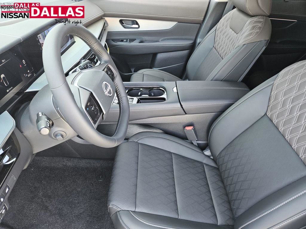 Vehicle image 14 of 28
