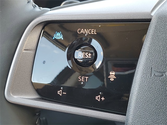 Vehicle image 14 of 35