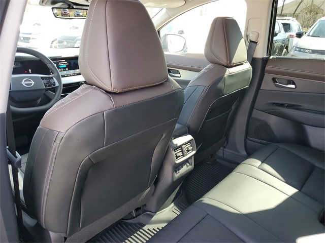 Vehicle image 29 of 35