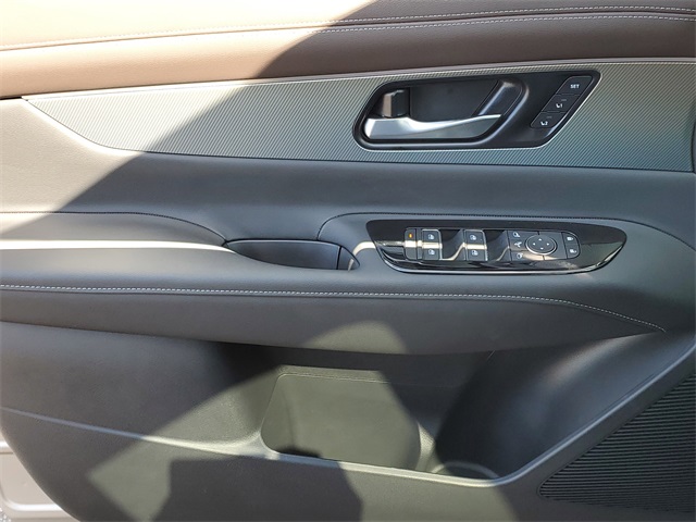 Vehicle image 22 of 35
