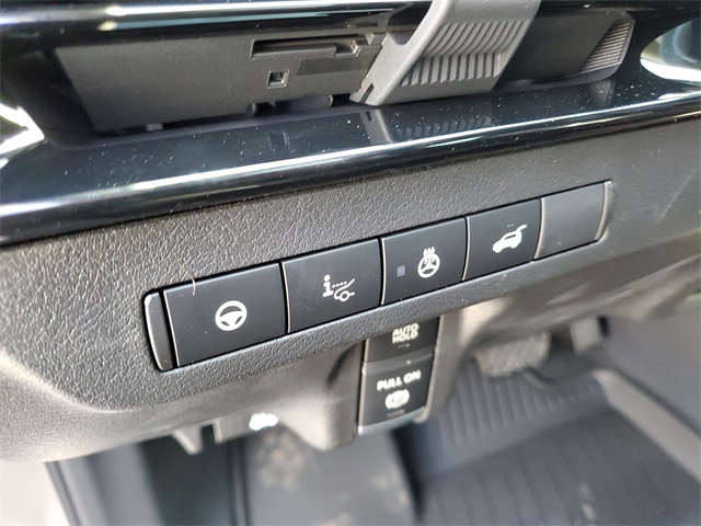 Vehicle image 10 of 35