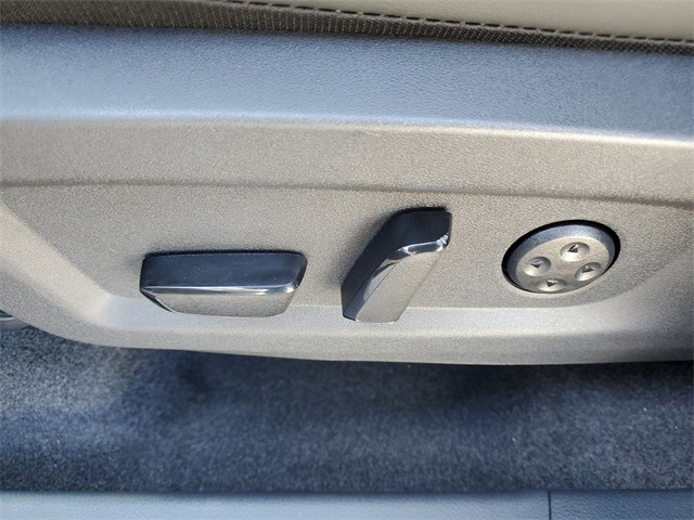 Vehicle image 7 of 35