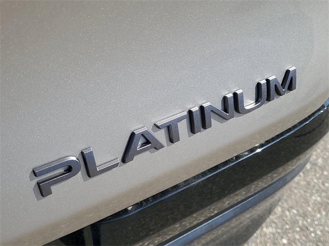 Vehicle image 33 of 35
