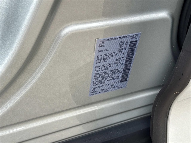 2025 Nissan Murano Platinum Image 15 of 18