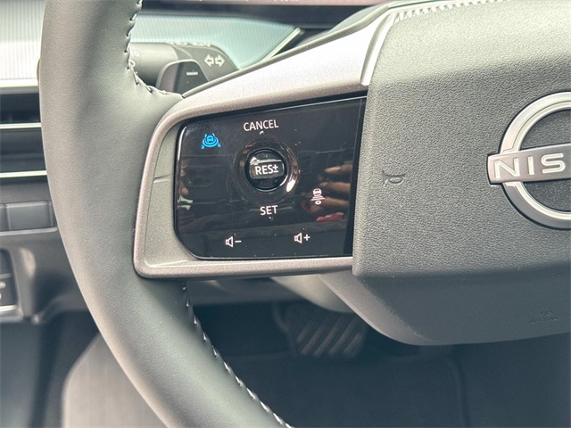 2025 Nissan Murano Platinum Image 13 of 18