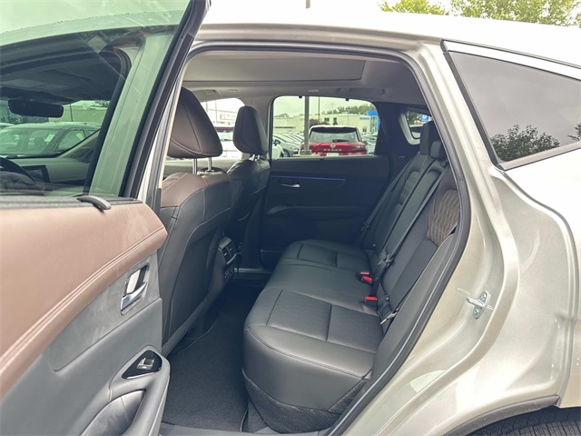 2025 Nissan Murano Platinum Image 9 of 18