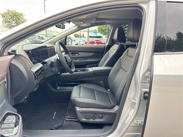 2025 Nissan Murano Platinum Image 10 of 18