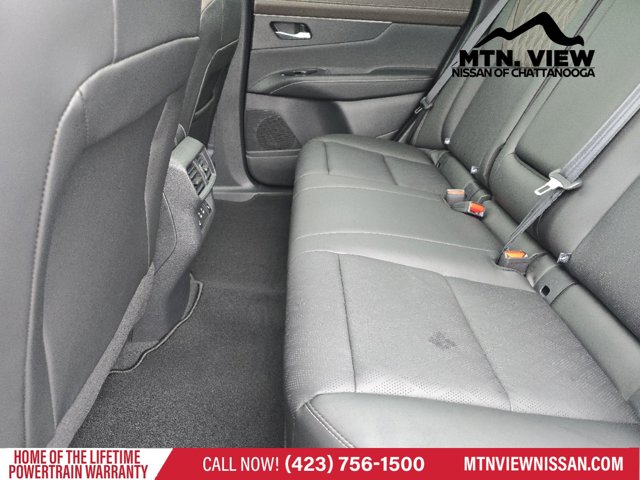 Vehicle image 10 of 20