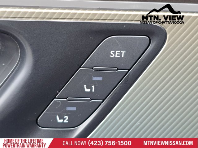 Vehicle image 13 of 20