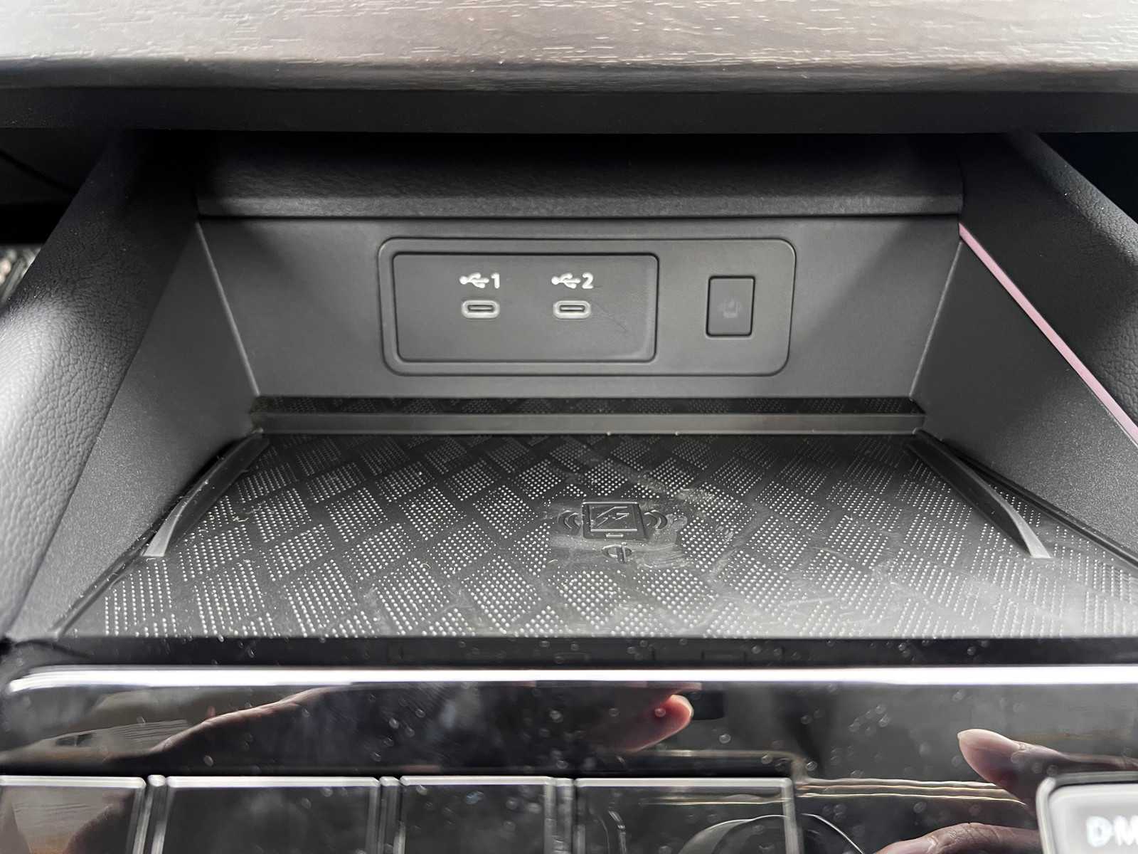 Vehicle image 18 of 24