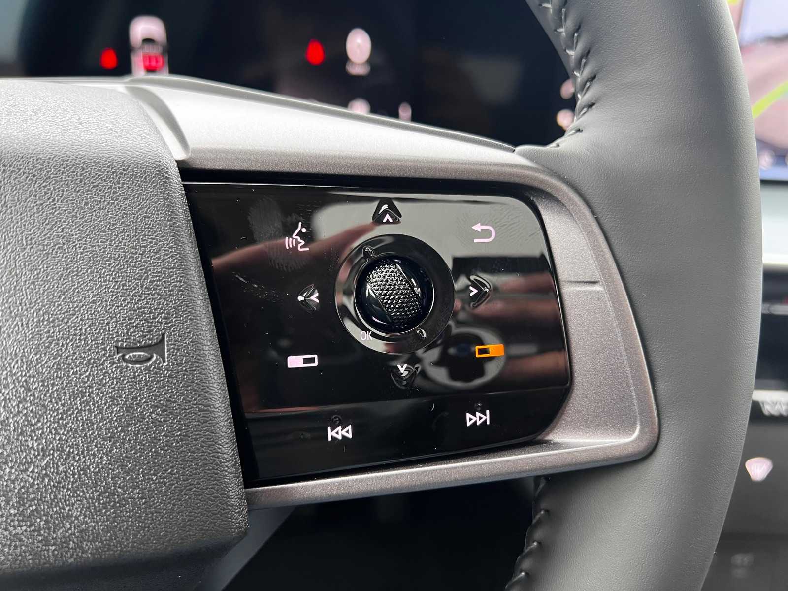 Vehicle image 23 of 24