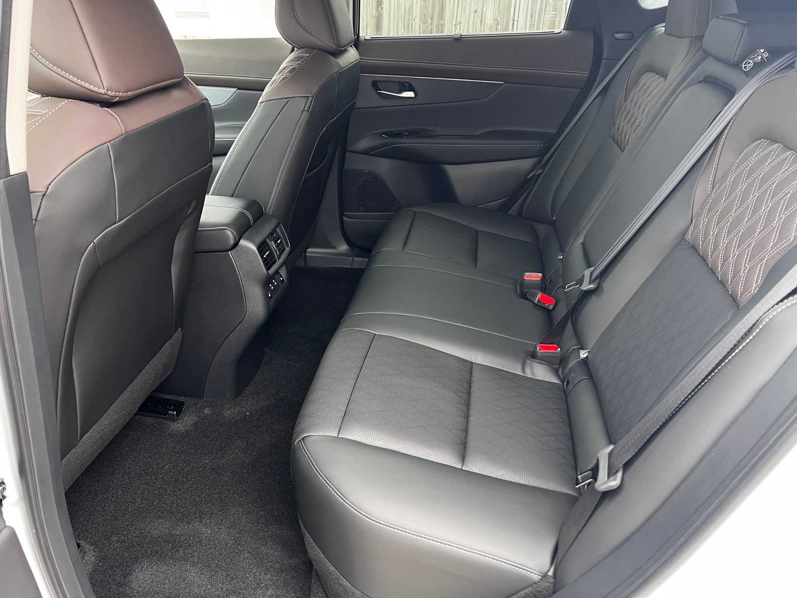 Vehicle image 11 of 24