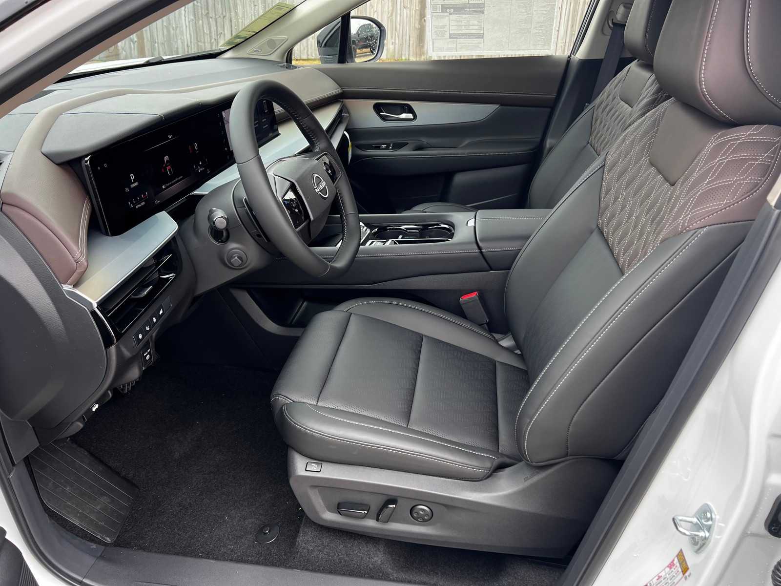 Vehicle image 14 of 24