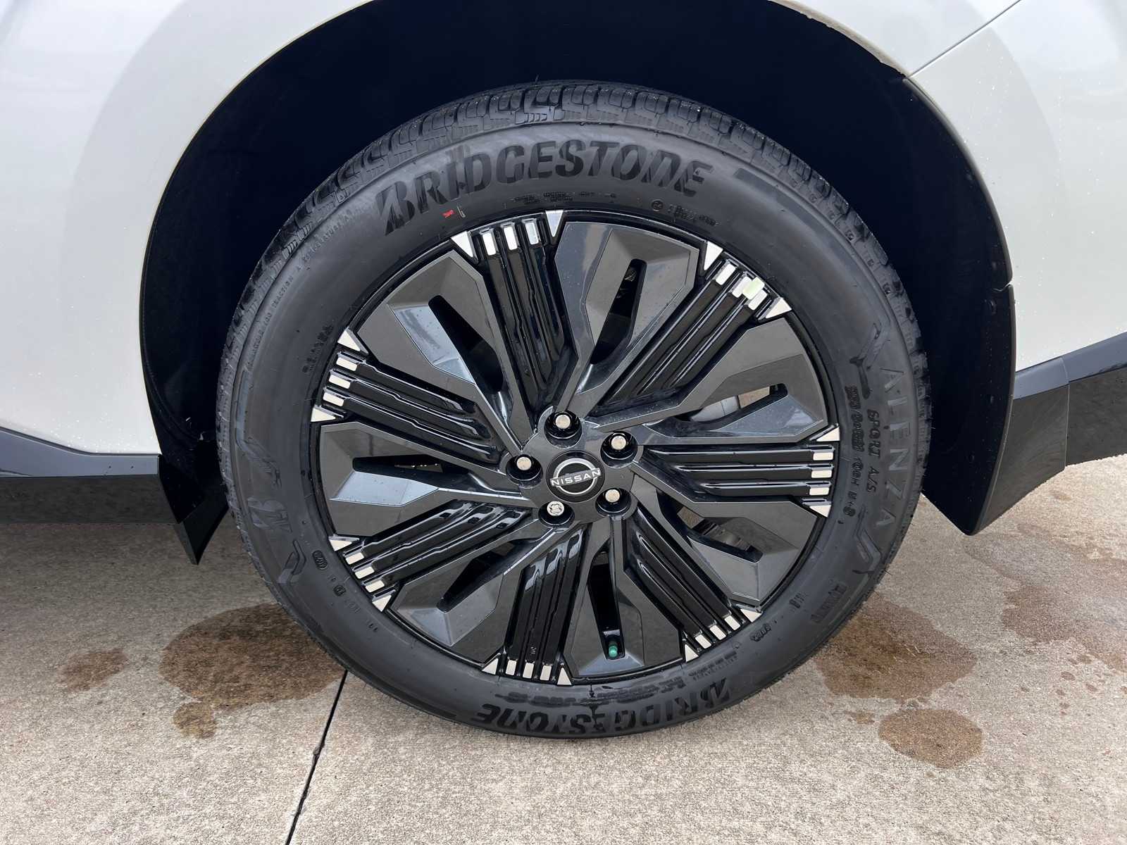 Vehicle image 9 of 24