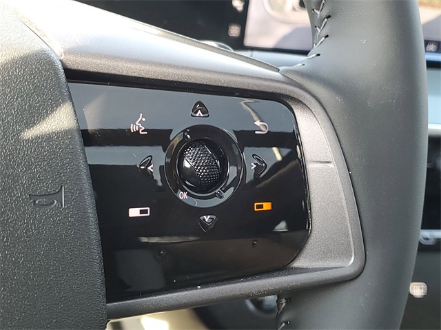 Vehicle image 15 of 33