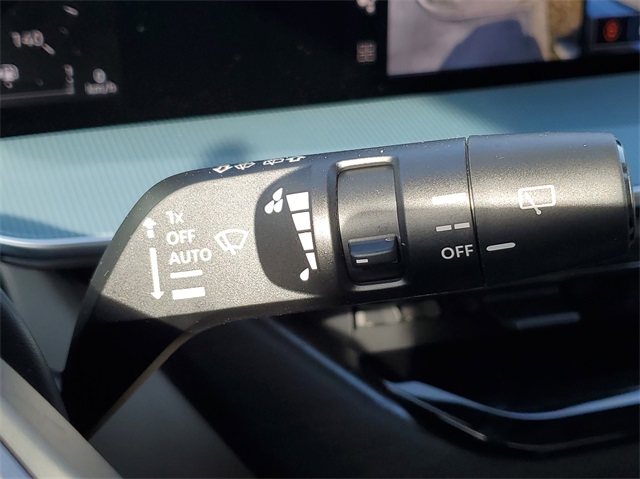 Vehicle image 13 of 33