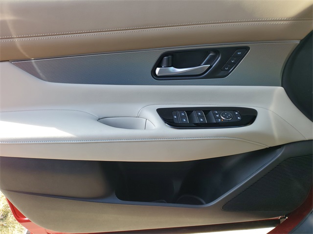 Vehicle image 22 of 33