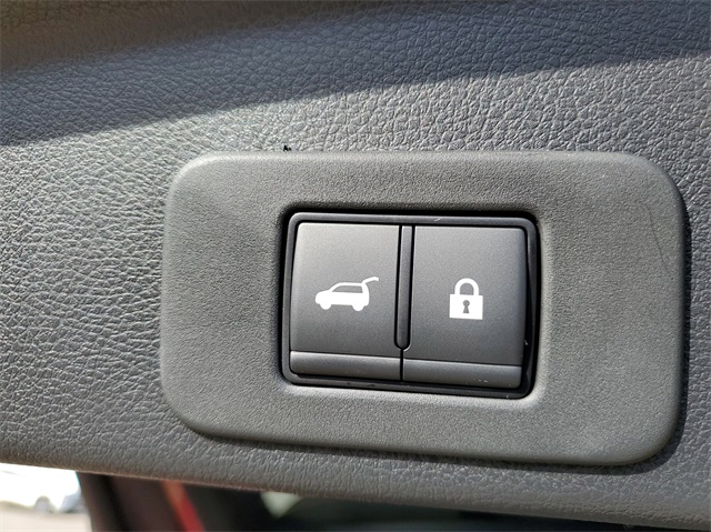 Vehicle image 31 of 33
