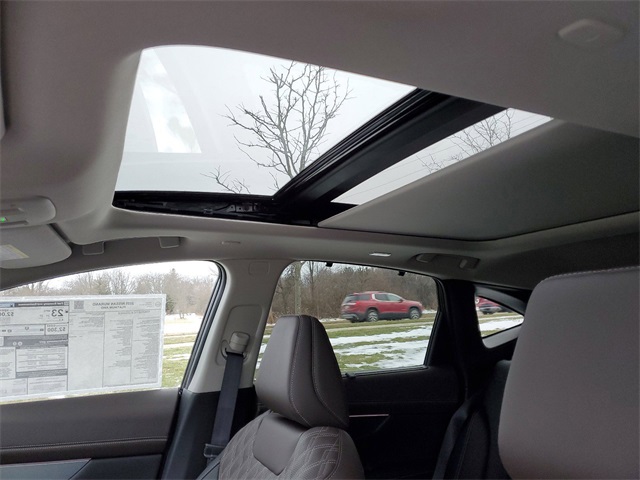 Vehicle image 27 of 34