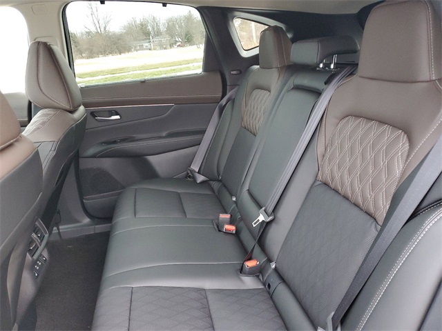 Vehicle image 7 of 34