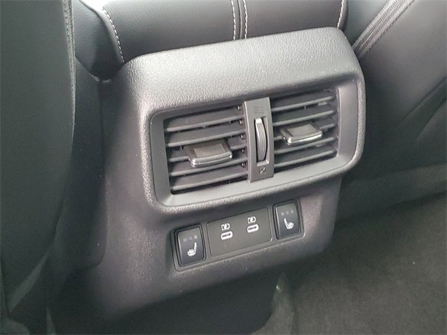 Vehicle image 20 of 34