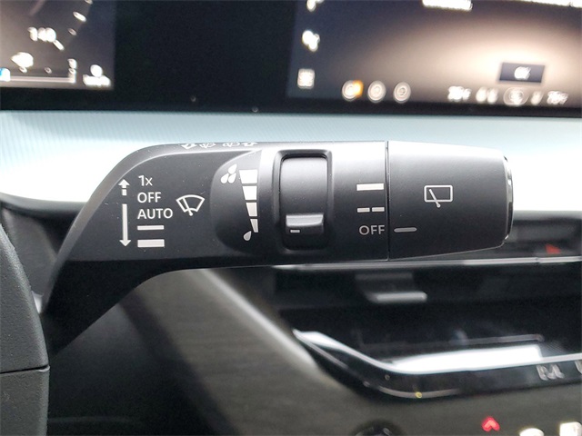 Vehicle image 28 of 34
