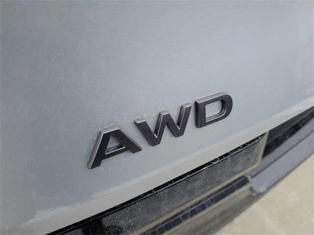 Vehicle image 23 of 34