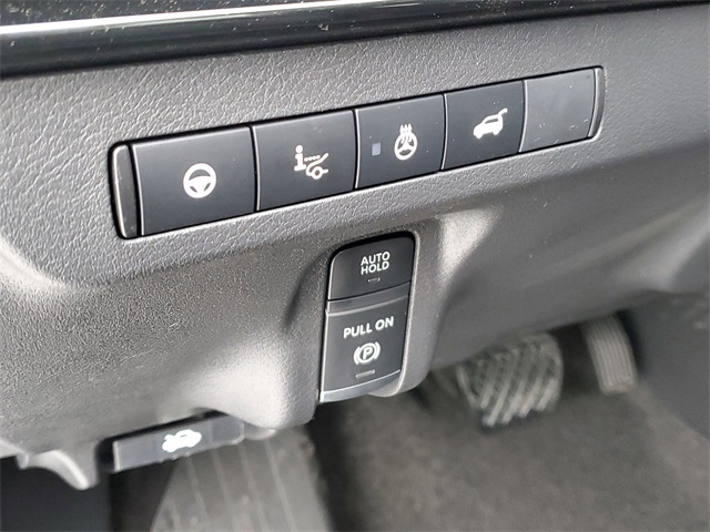 Vehicle image 18 of 34