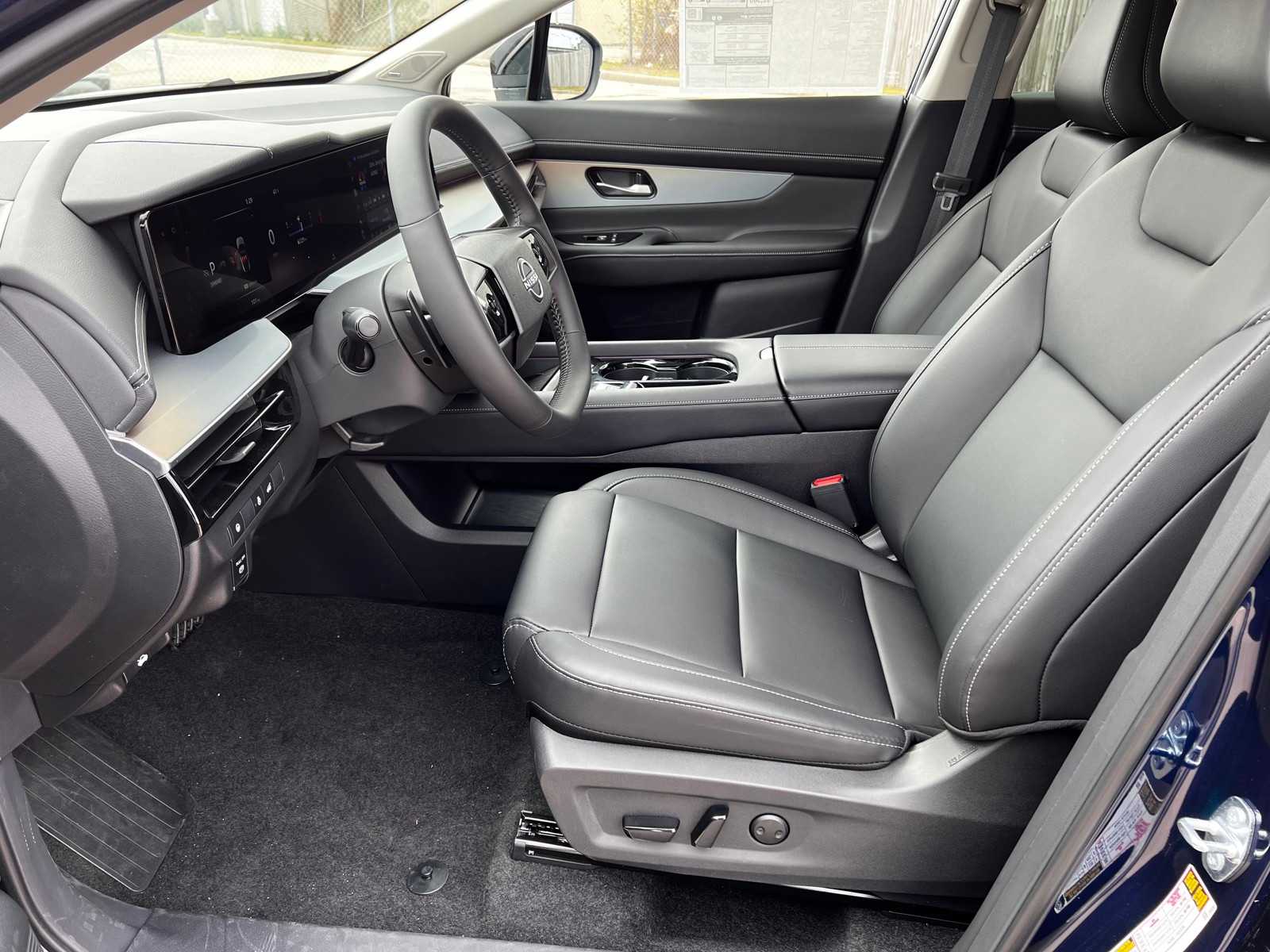 Vehicle image 13 of 22
