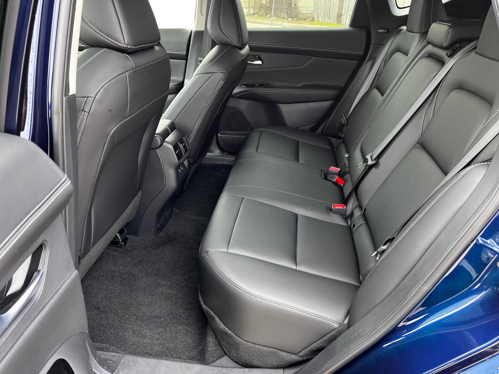 Vehicle image 11 of 22
