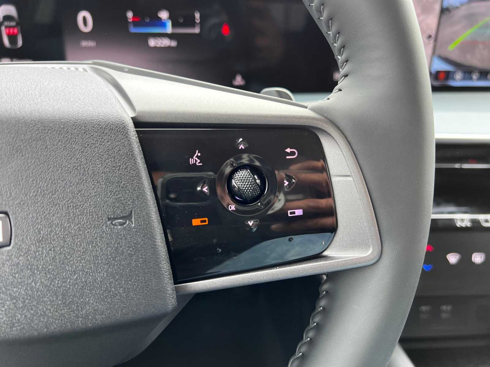 Vehicle image 21 of 22