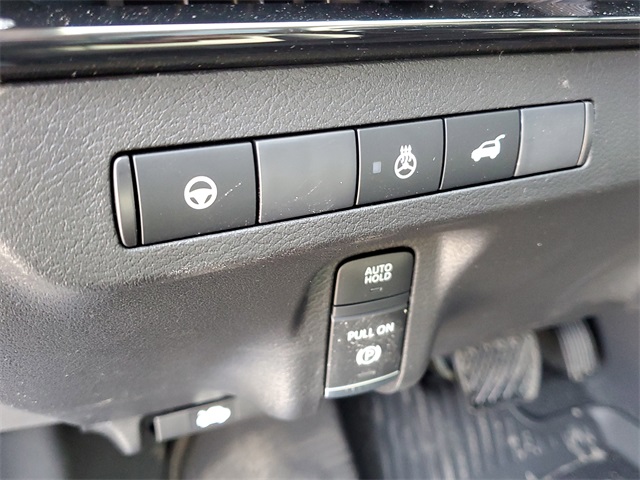 Vehicle image 23 of 34