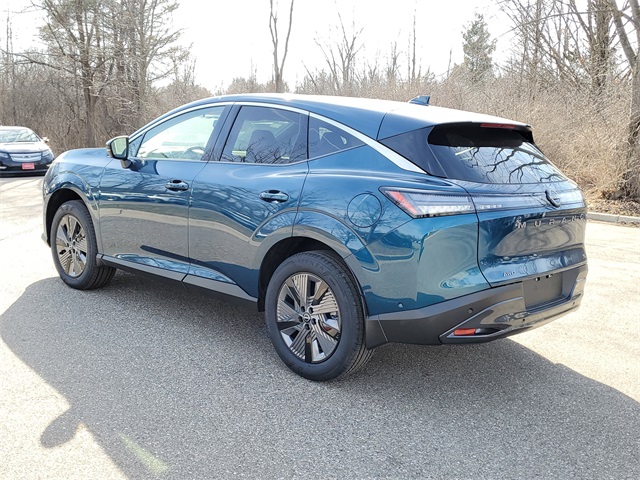 Vehicle image 4 of 34