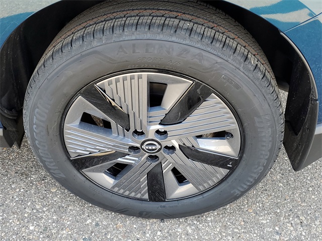 Vehicle image 5 of 34