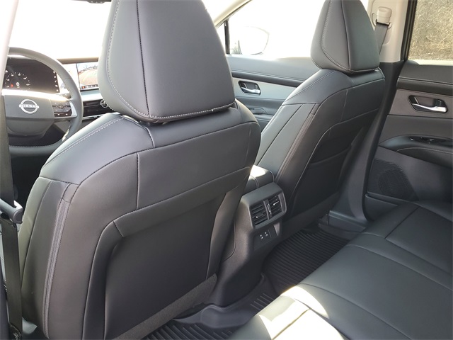 Vehicle image 9 of 34