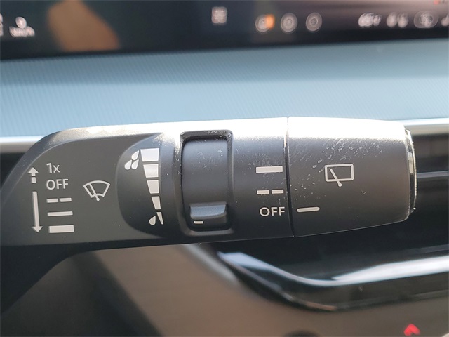 Vehicle image 31 of 34