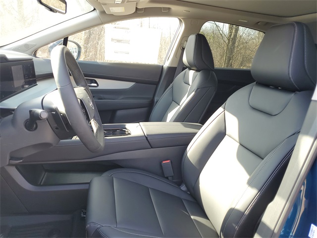 Vehicle image 8 of 34
