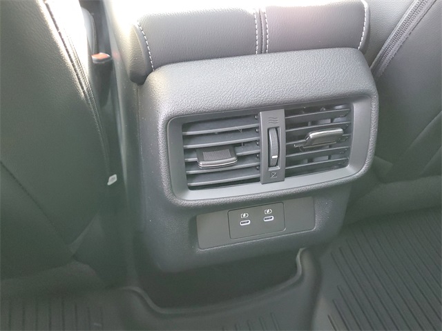 Vehicle image 24 of 34