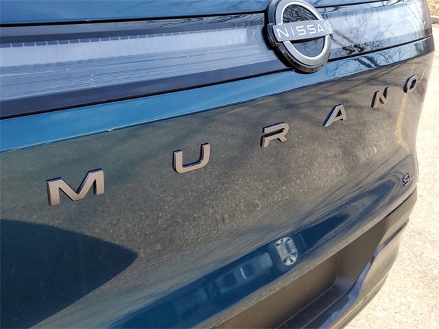 Vehicle image 33 of 34