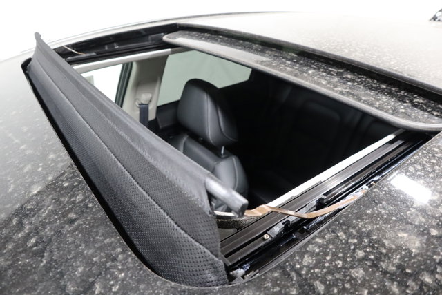 Vehicle image 31 of 38