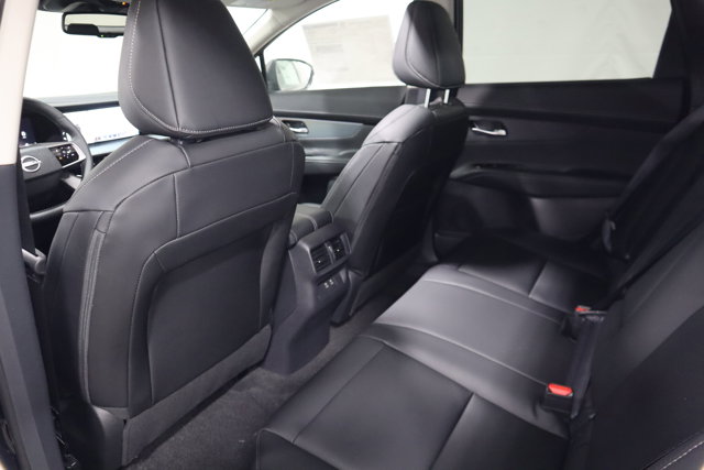 Vehicle image 11 of 38
