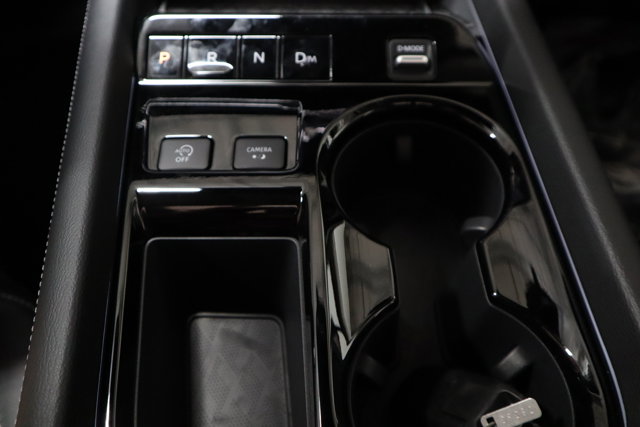 Vehicle image 28 of 38