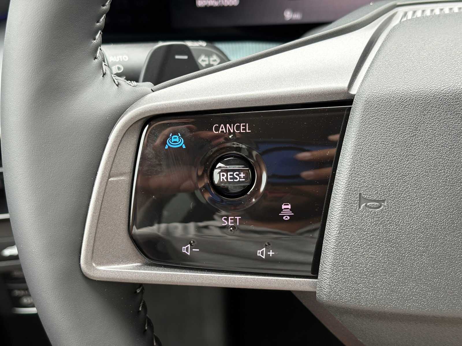 Vehicle image 21 of 23