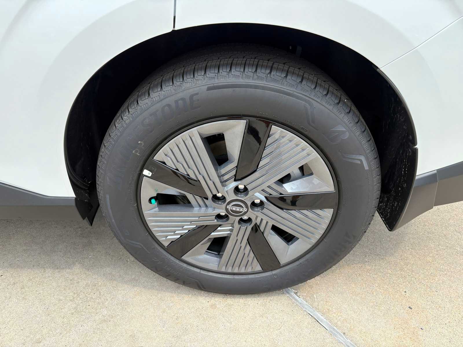 Vehicle image 10 of 23