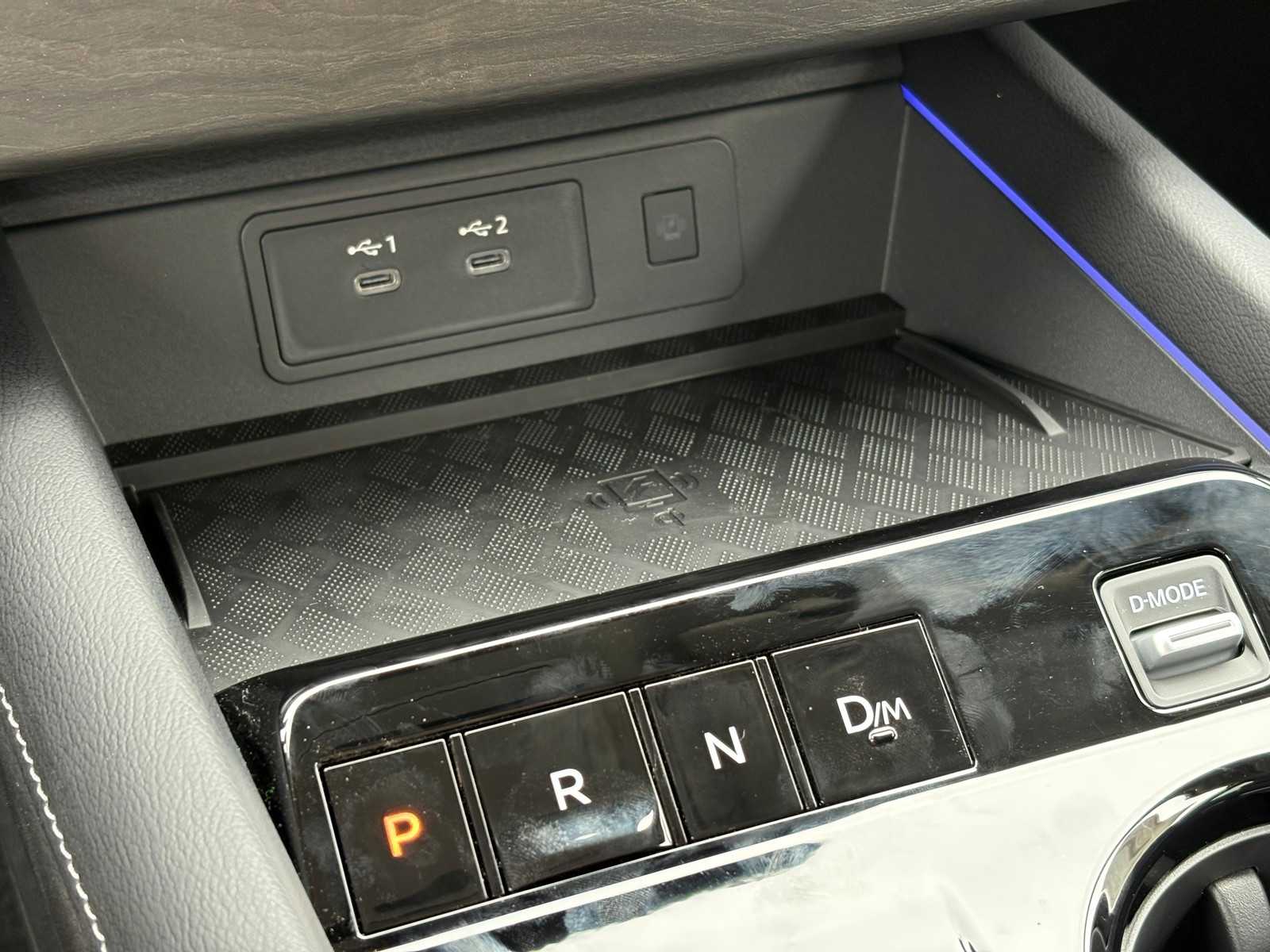 Vehicle image 18 of 23