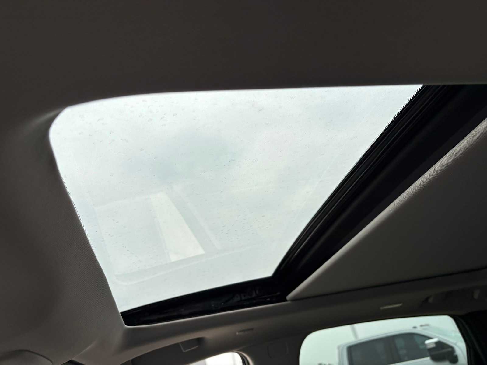 Vehicle image 16 of 23