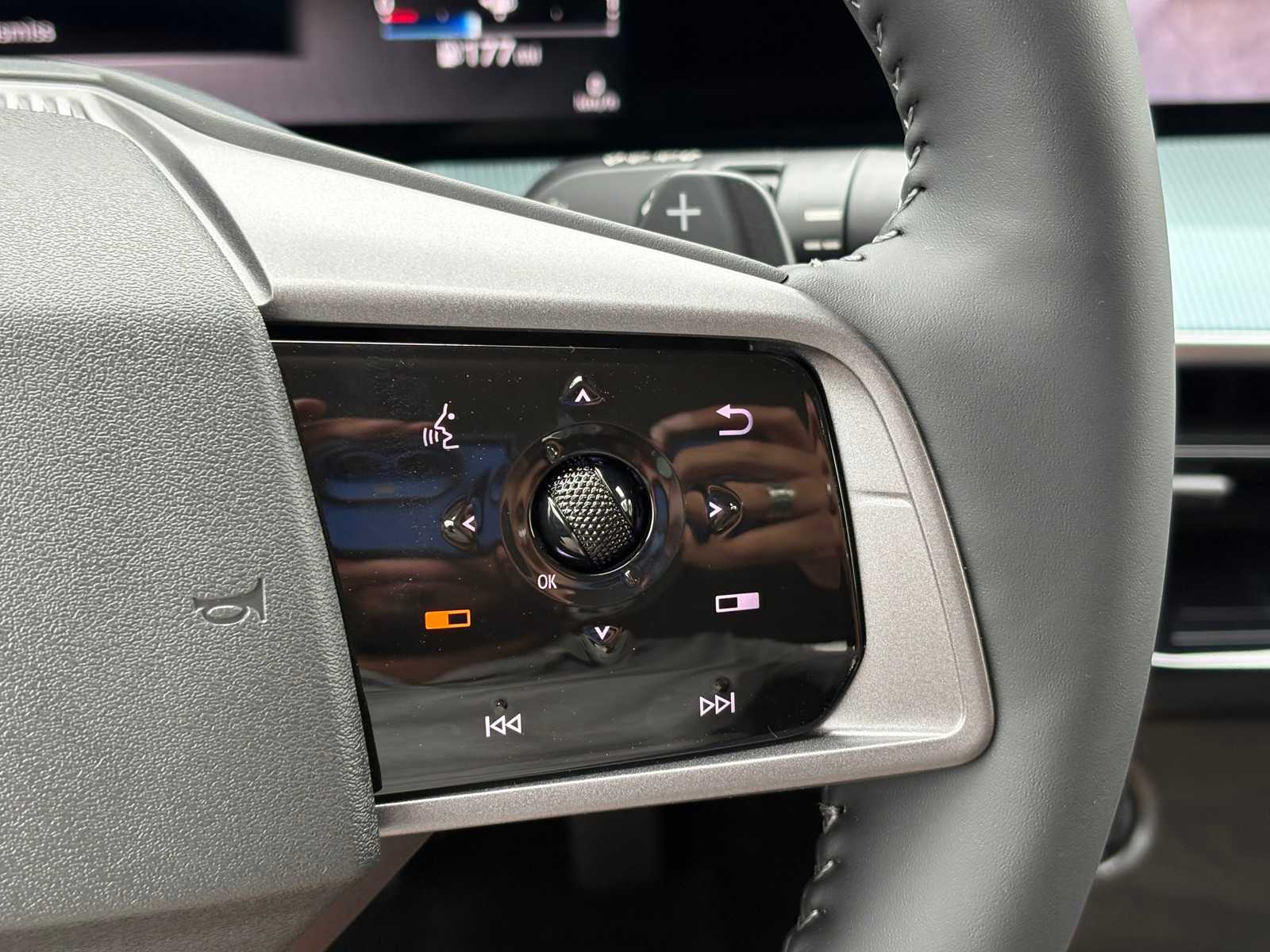 Vehicle image 22 of 23
